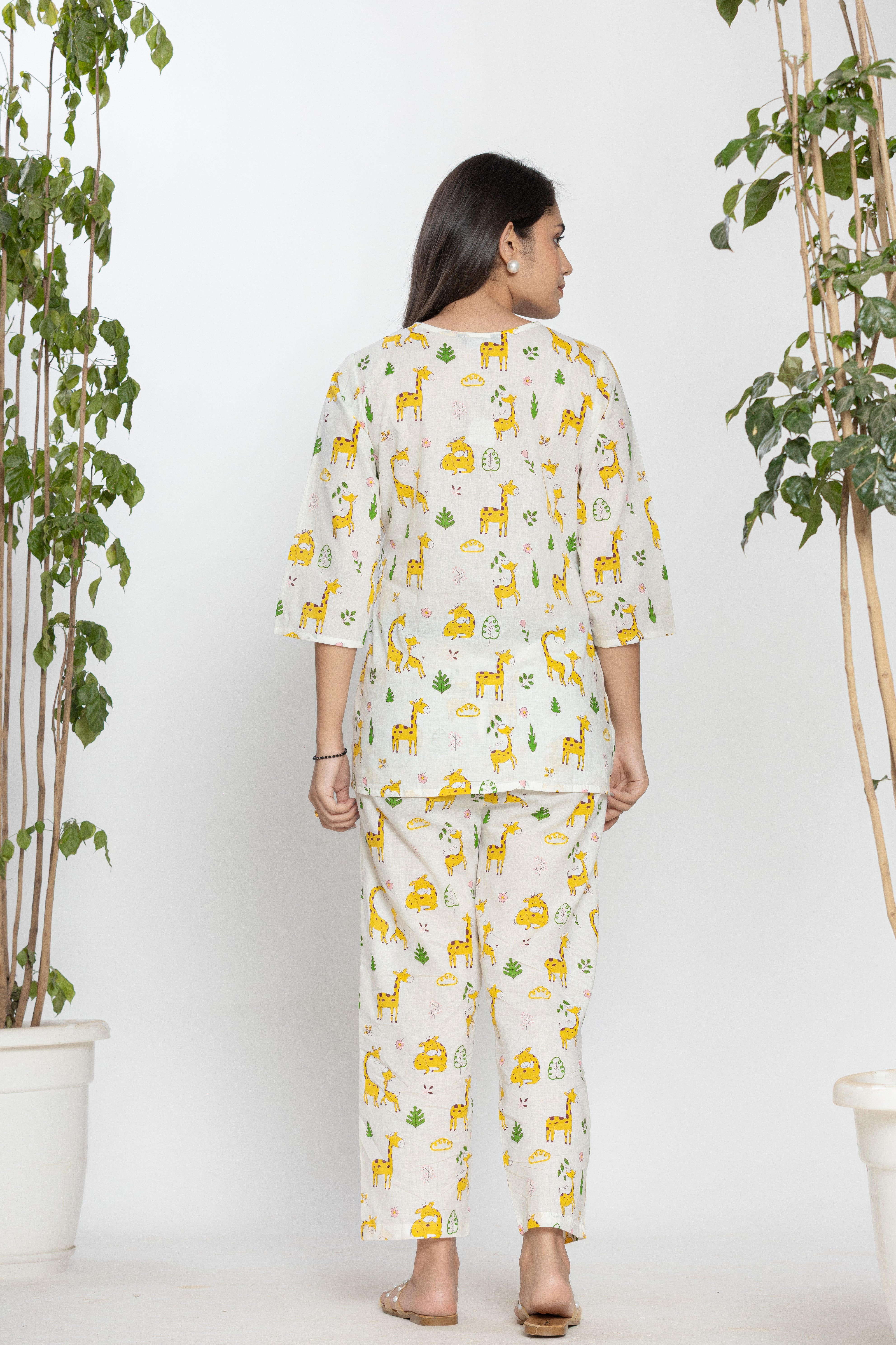 Giraffe Printed White Ladies Night Dress