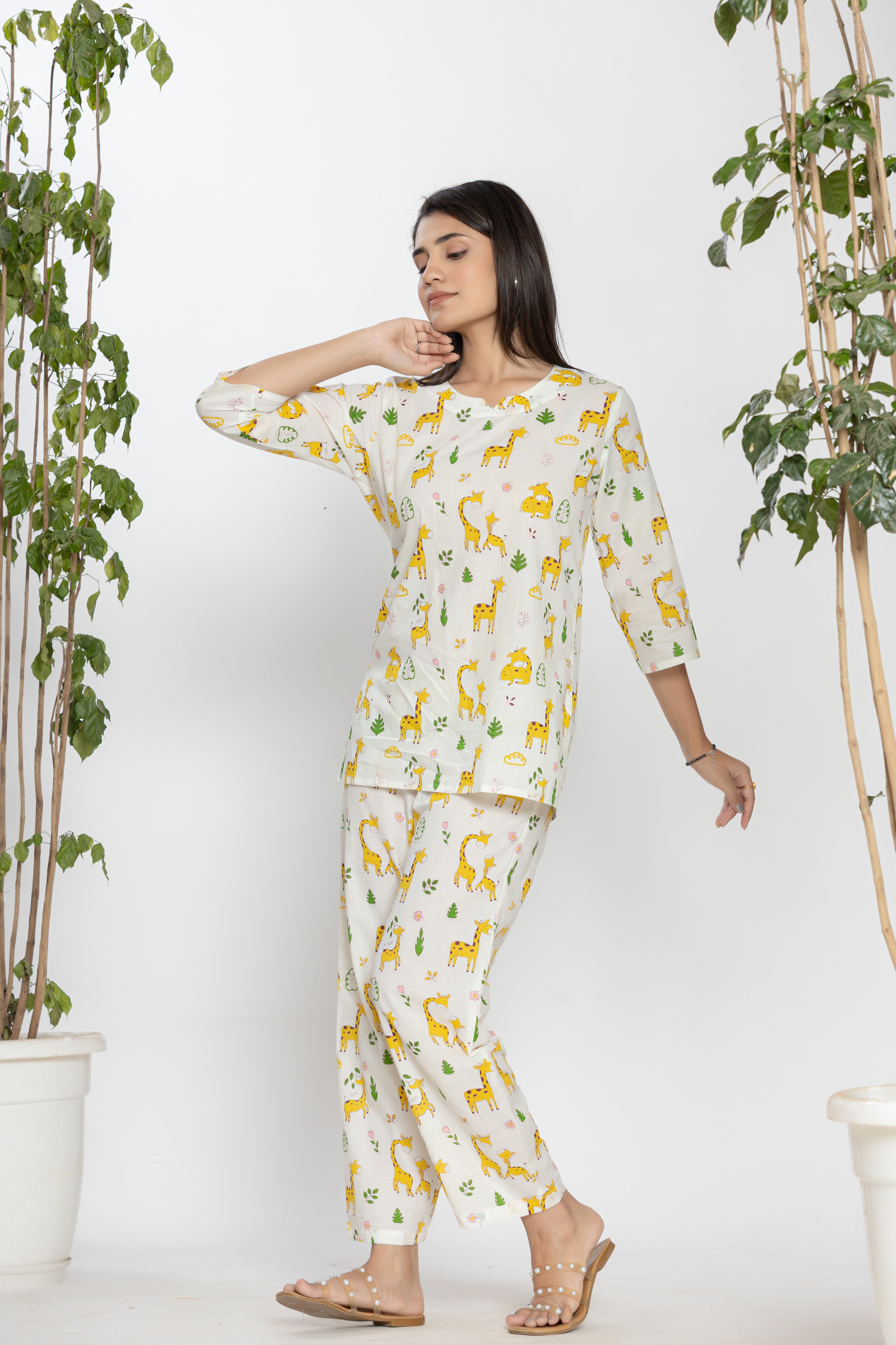 Giraffe Printed White Ladies Night Dress