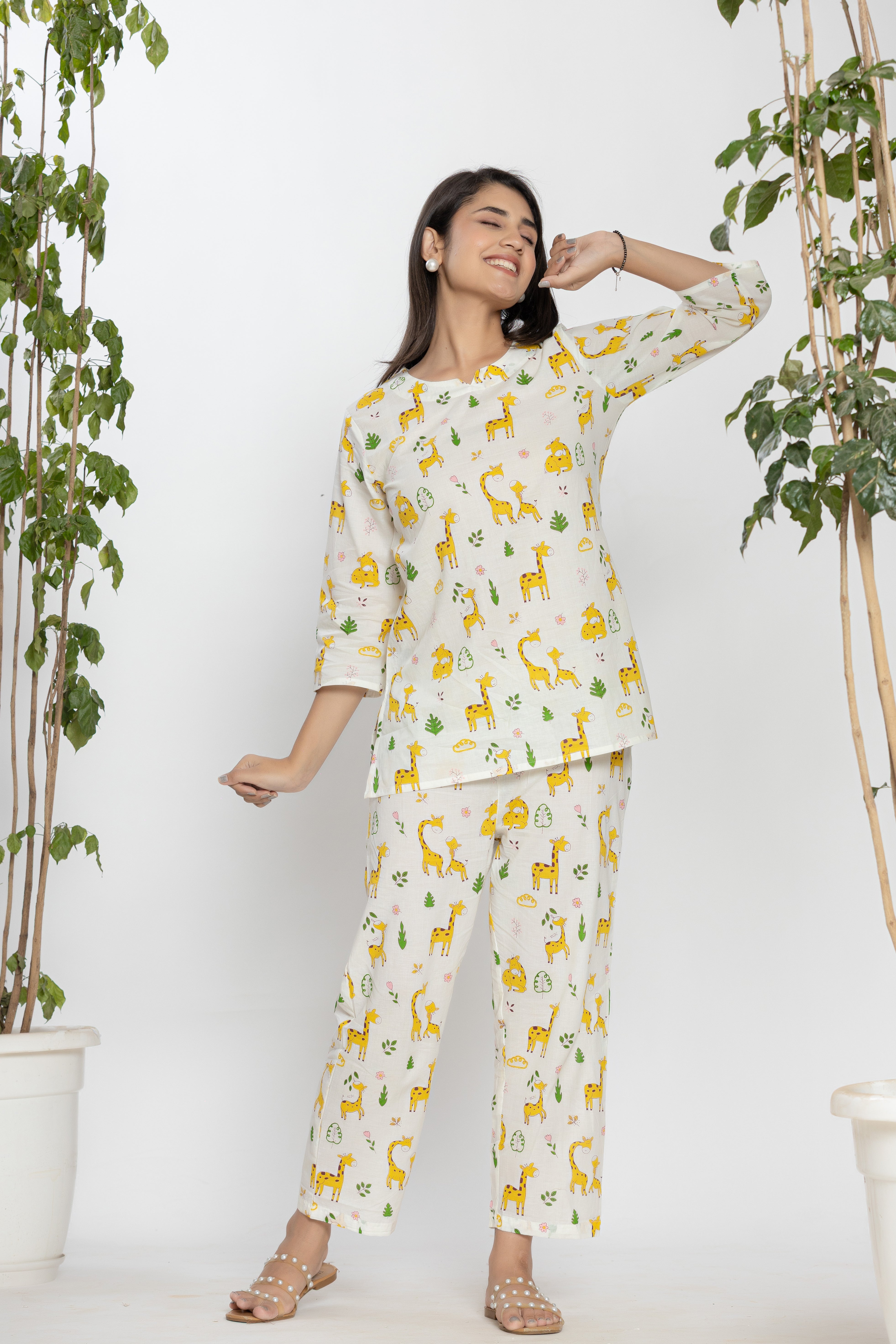 Giraffe Printed White Ladies Night Dress