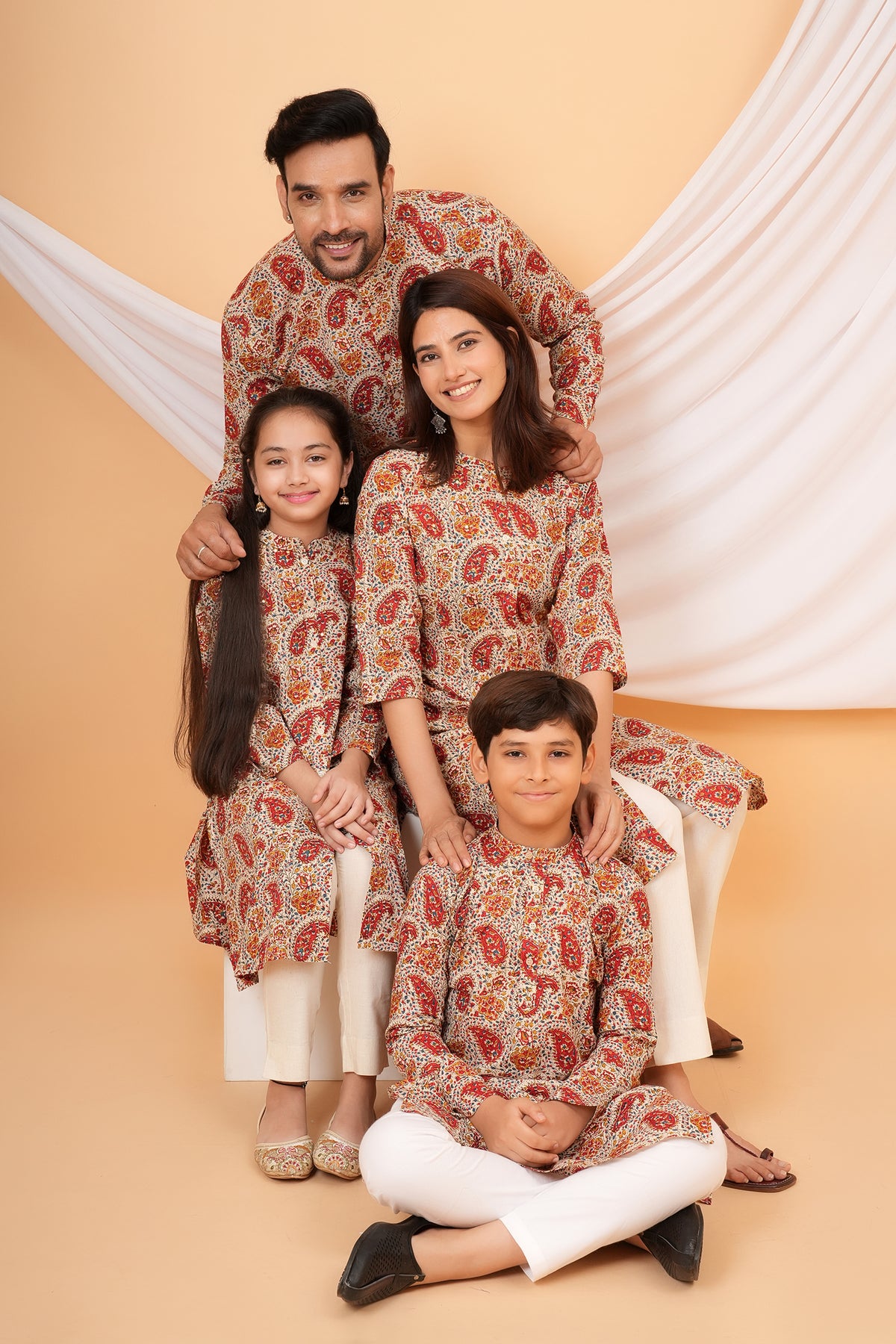 Traditional Floral Kalamkari Paisley Print White Base Kurta For Beta- White & Orange