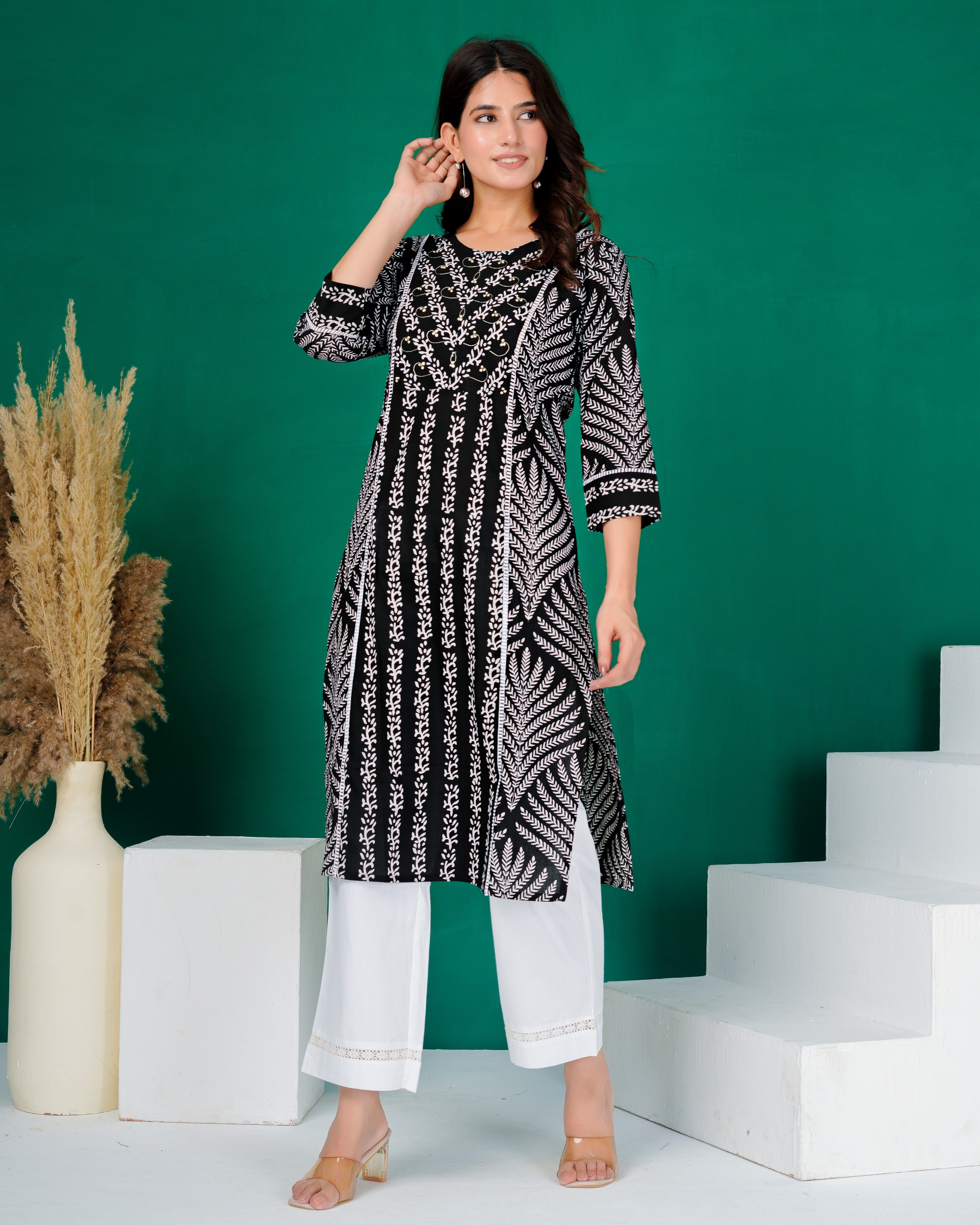 Black Embroidered Ladies Kurta With Floral Motifs