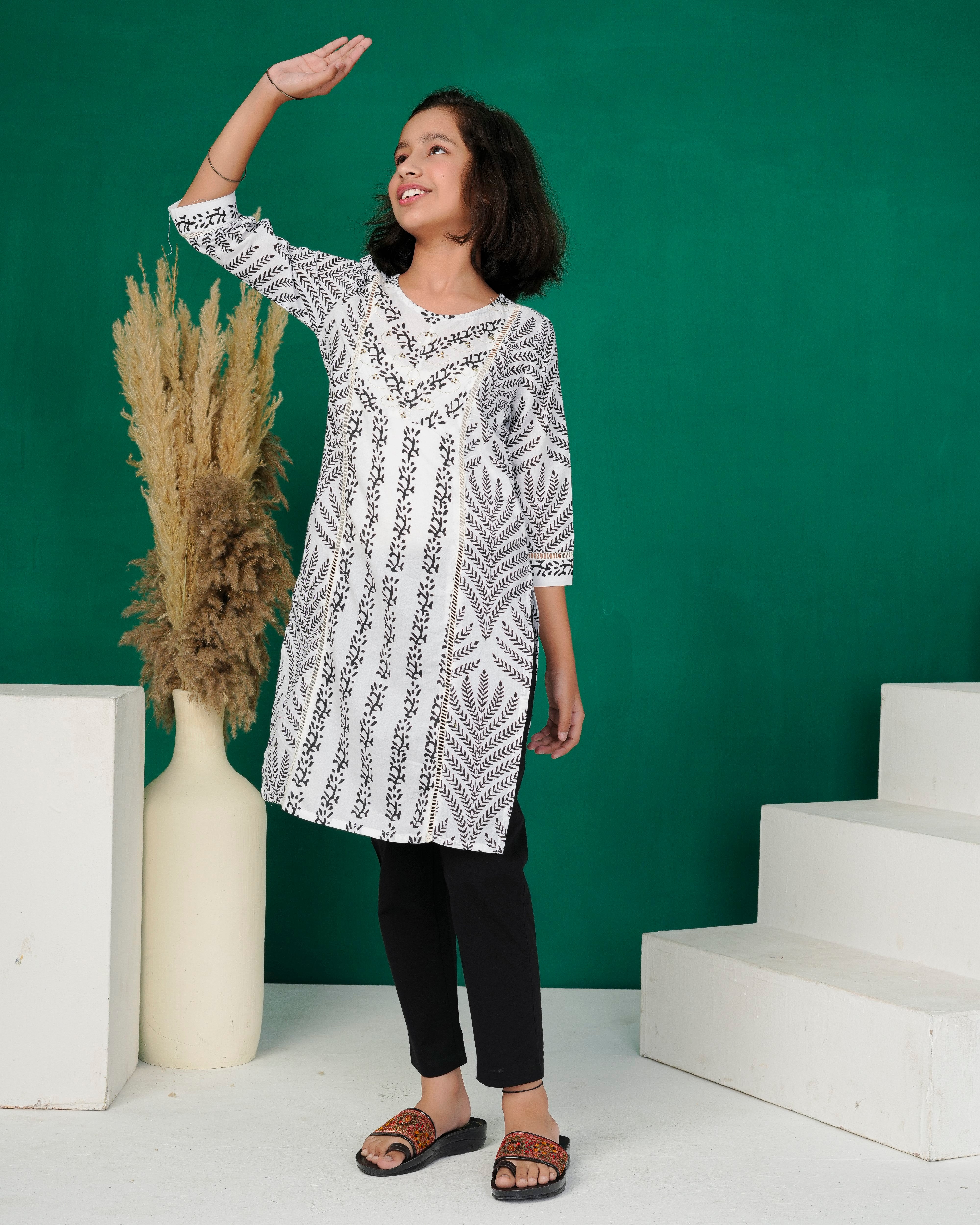 White Linear Print A-Line Cotton Kurti