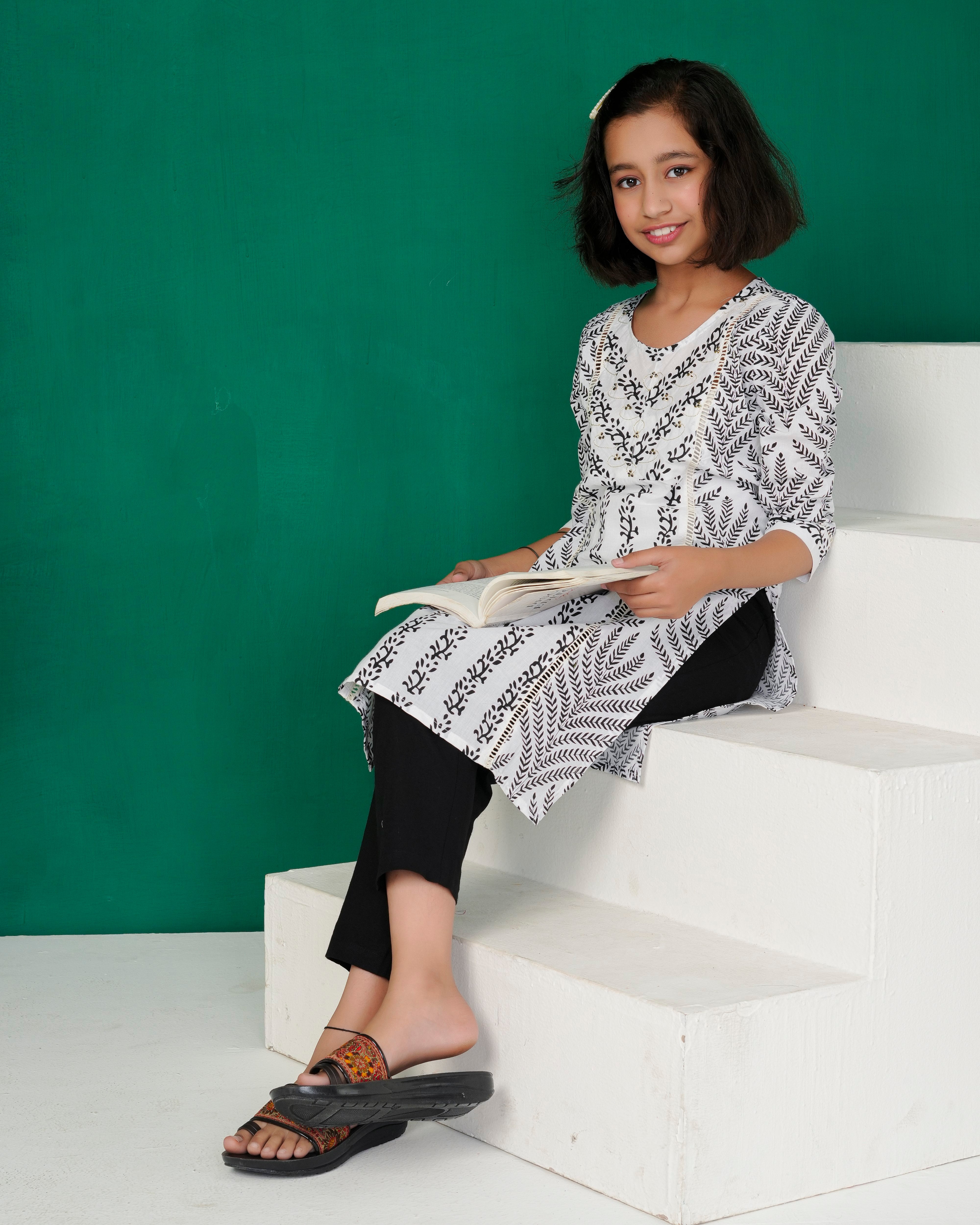 White Linear Print A-Line Cotton Kurti