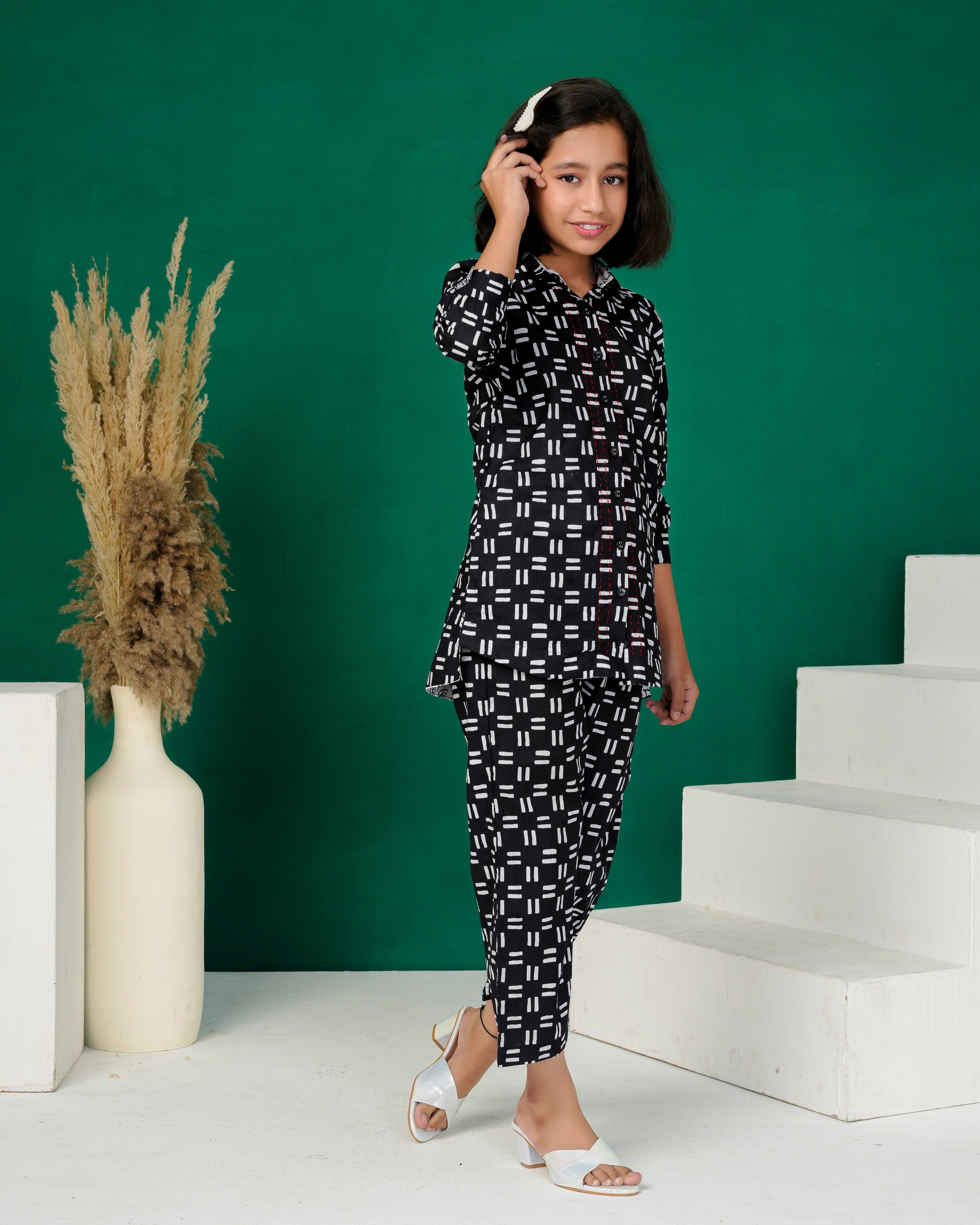 Black Cross-Weave Geometric Print Cotton Coords