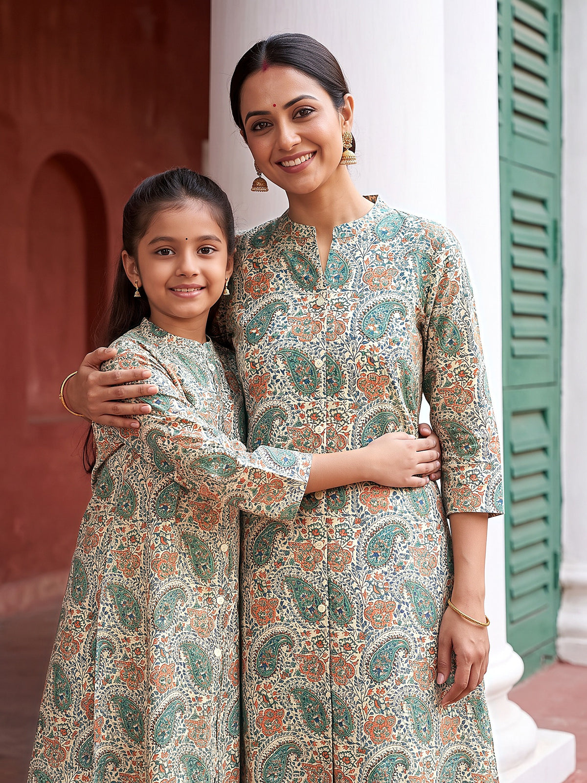 Detailed Traditional Paisley Floral Buti Printed Cotton Kurti for Maa - Green & Off White