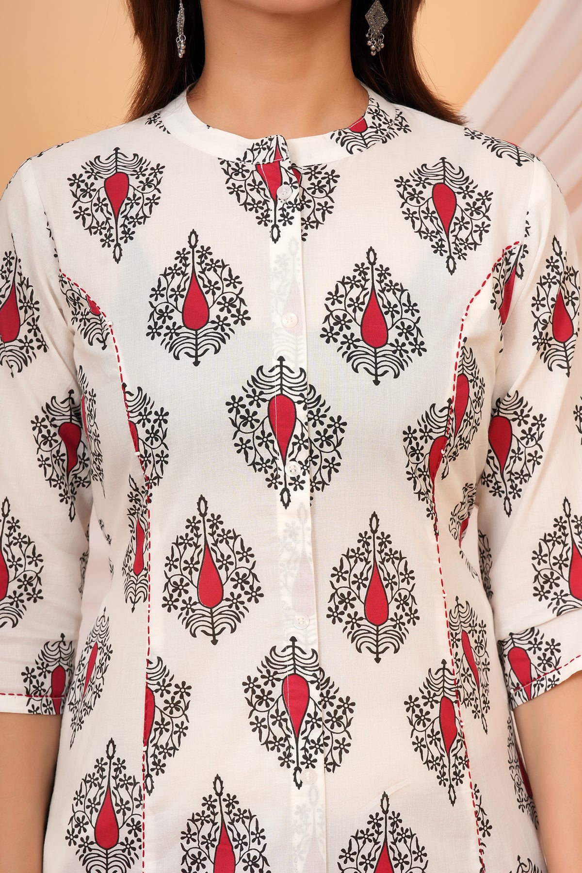 Close-up of the mandarin collar and red buta print