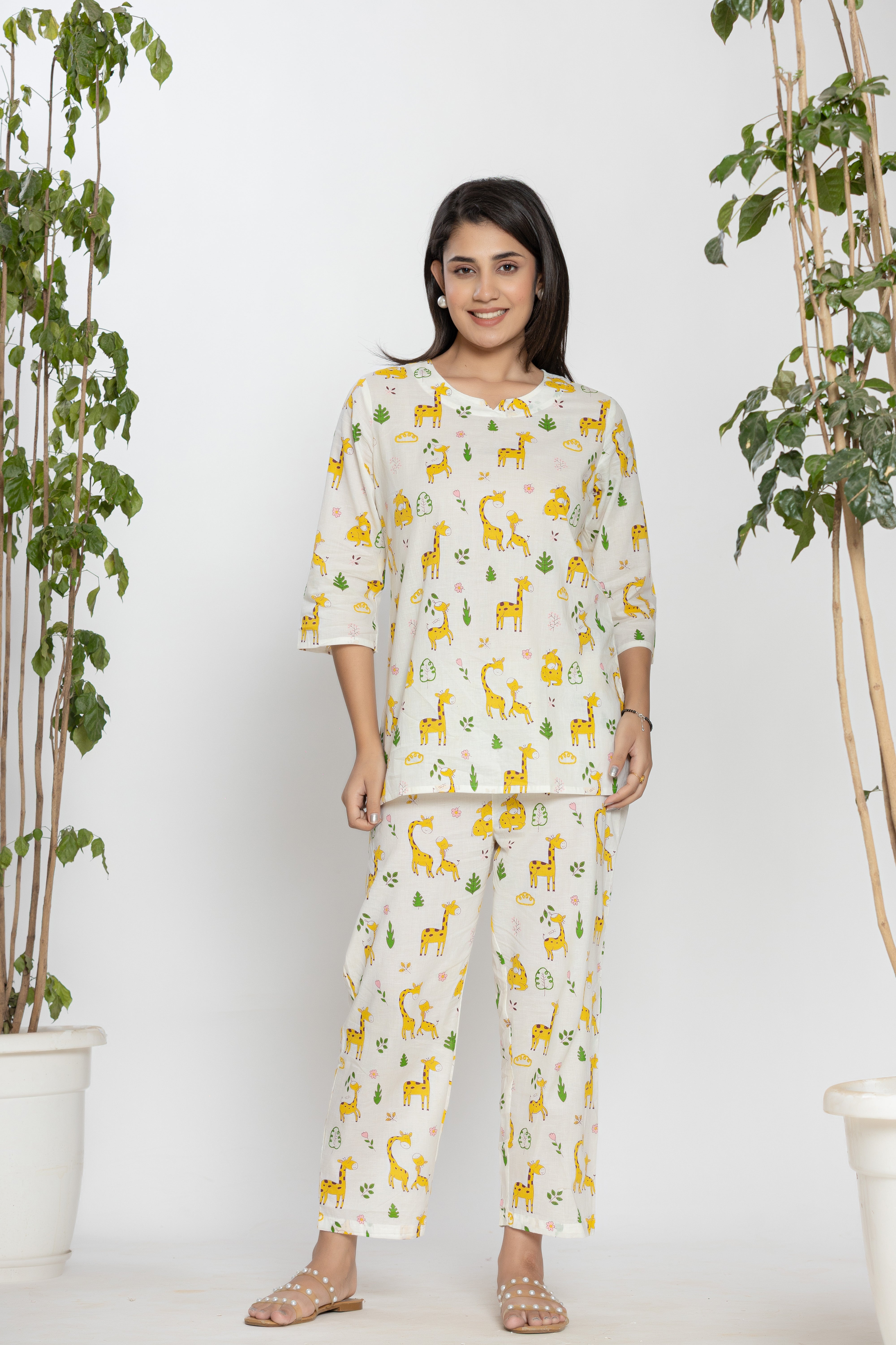 Giraffe Printed White Ladies Night Dress