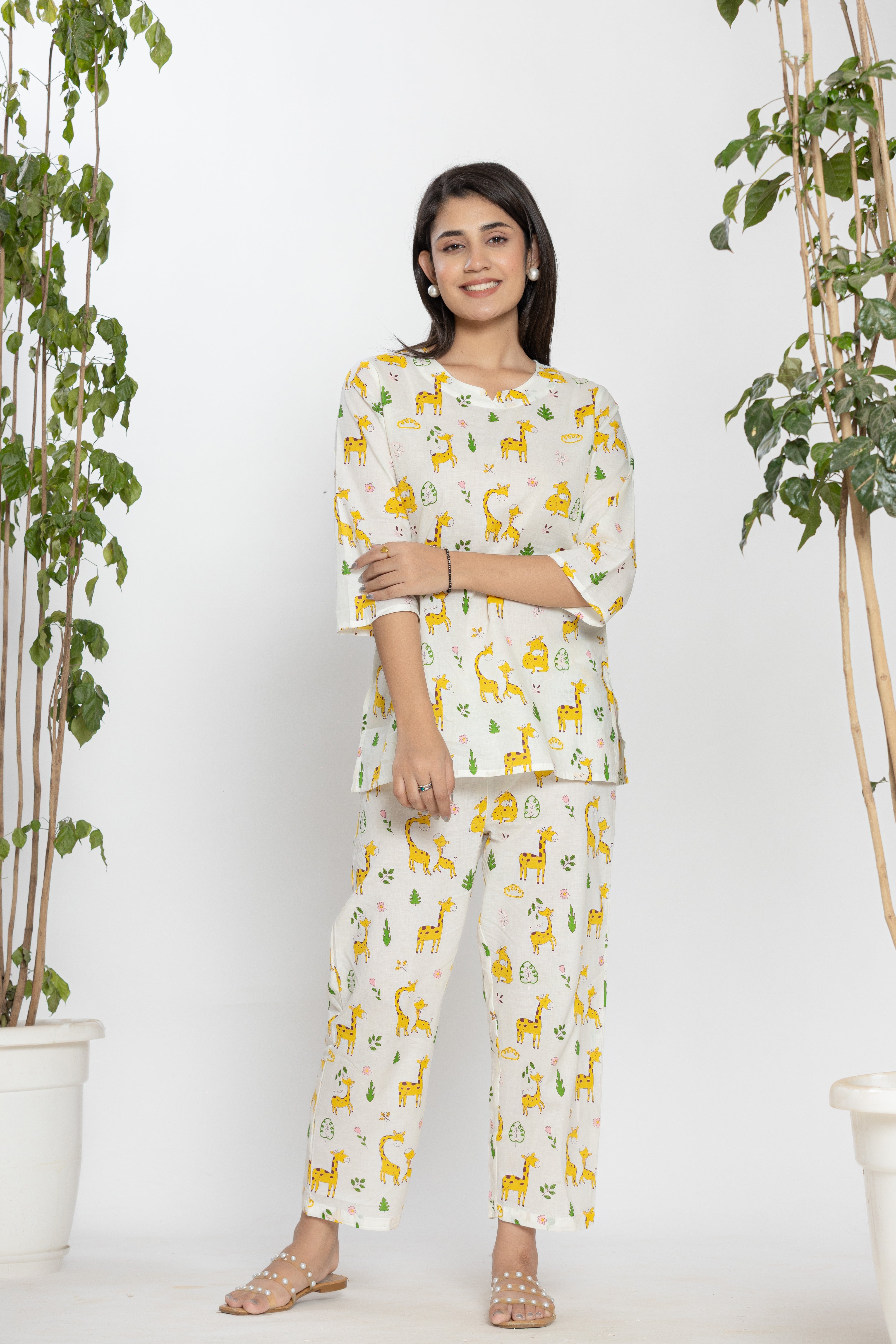 Giraffe Printed White Ladies Night Dress