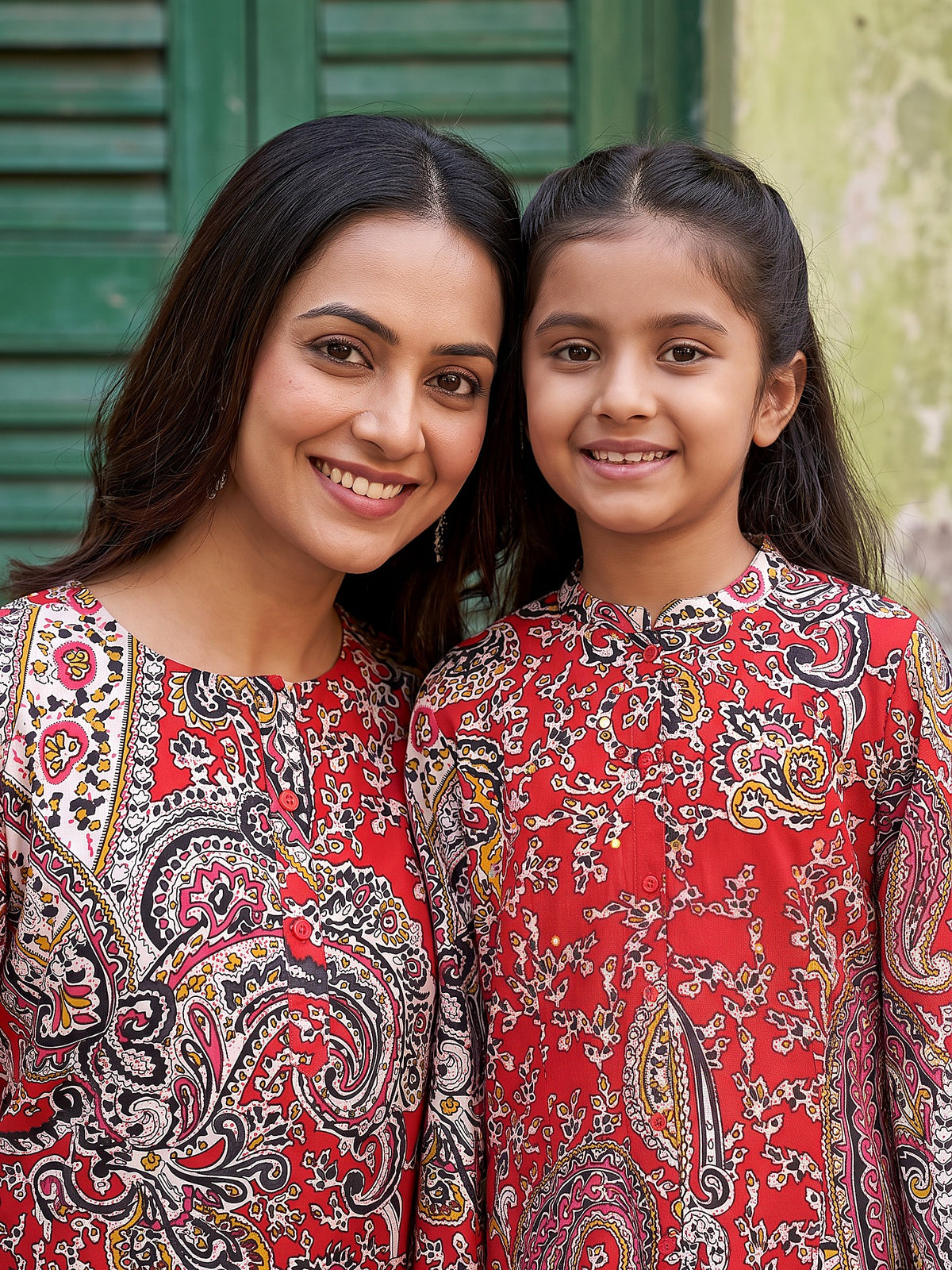 Maa Beti Red Paisley kurti - close up