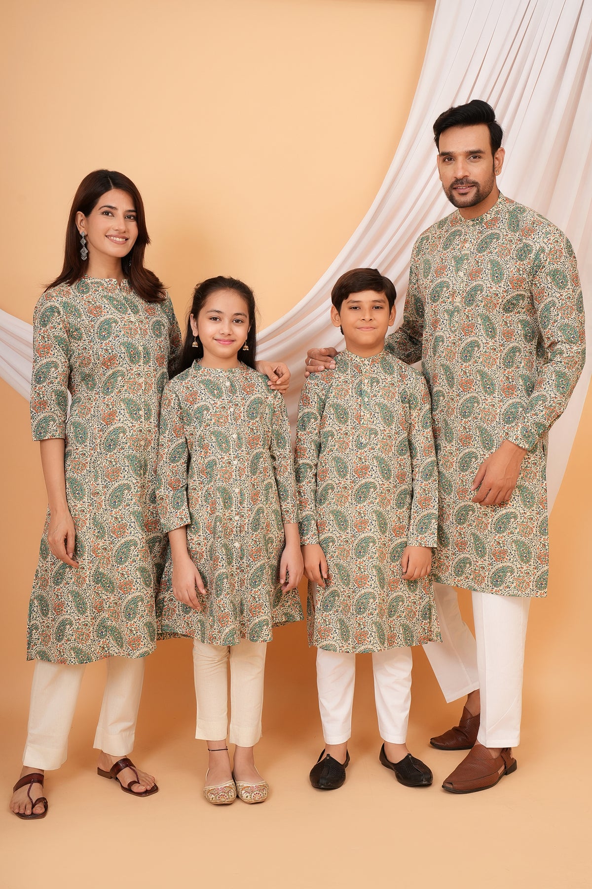 Detailed Traditional Paisley Printed Floral Buti Cotton Kurta For Beta-Off-White