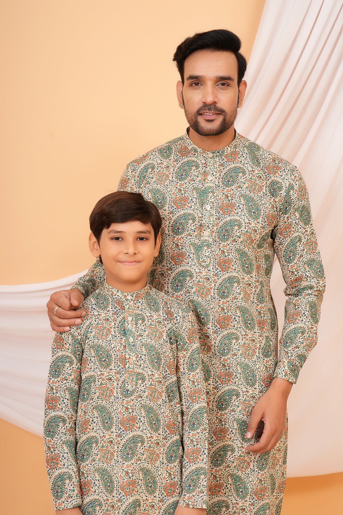 Detailed Traditional Paisley Printed Floral Buti Cotton Kurta For Beta-Off-White