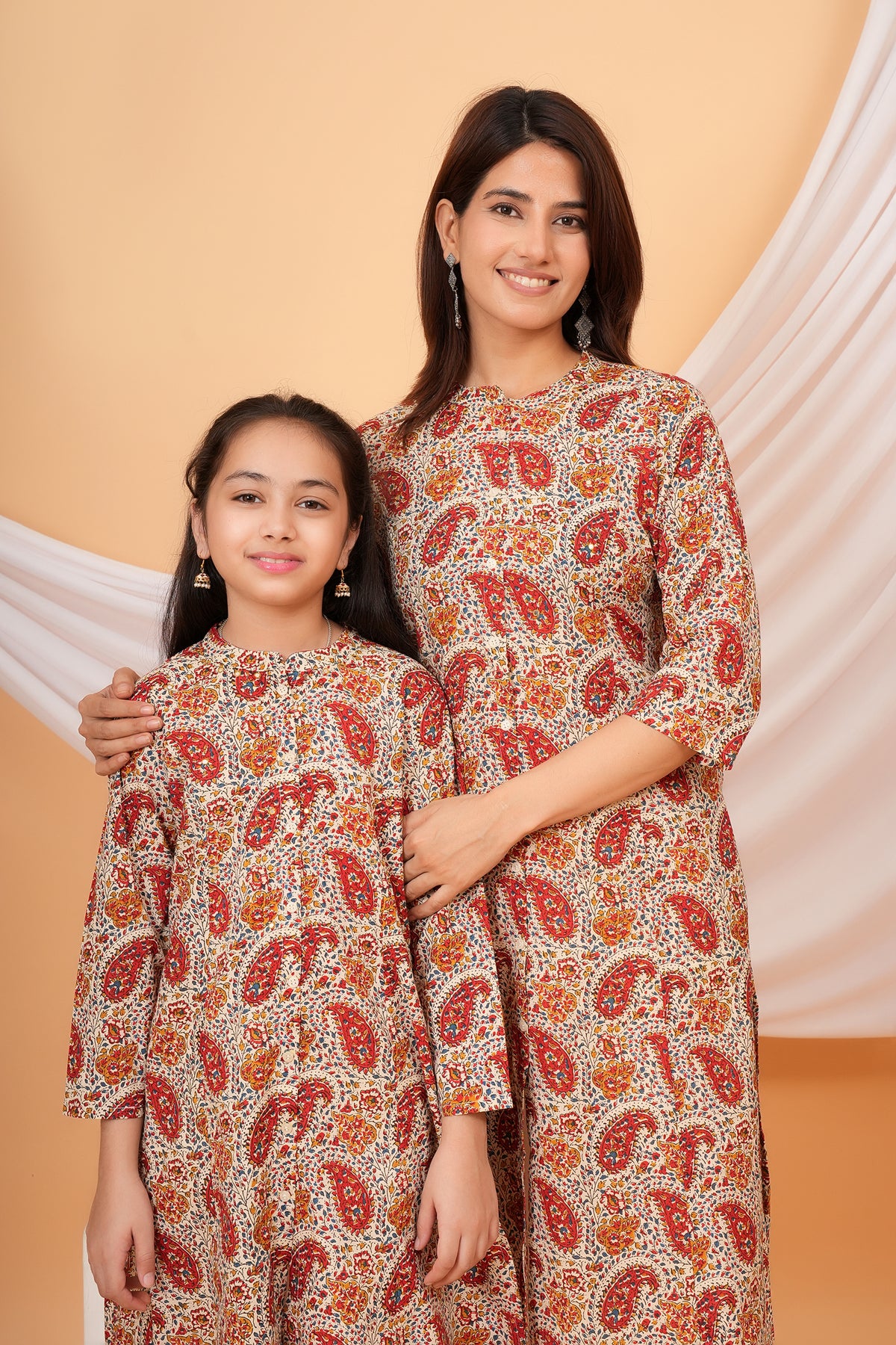 Traditional Floral Kalamkari Paisley Print White Base Kurta For Beta- White & Orange