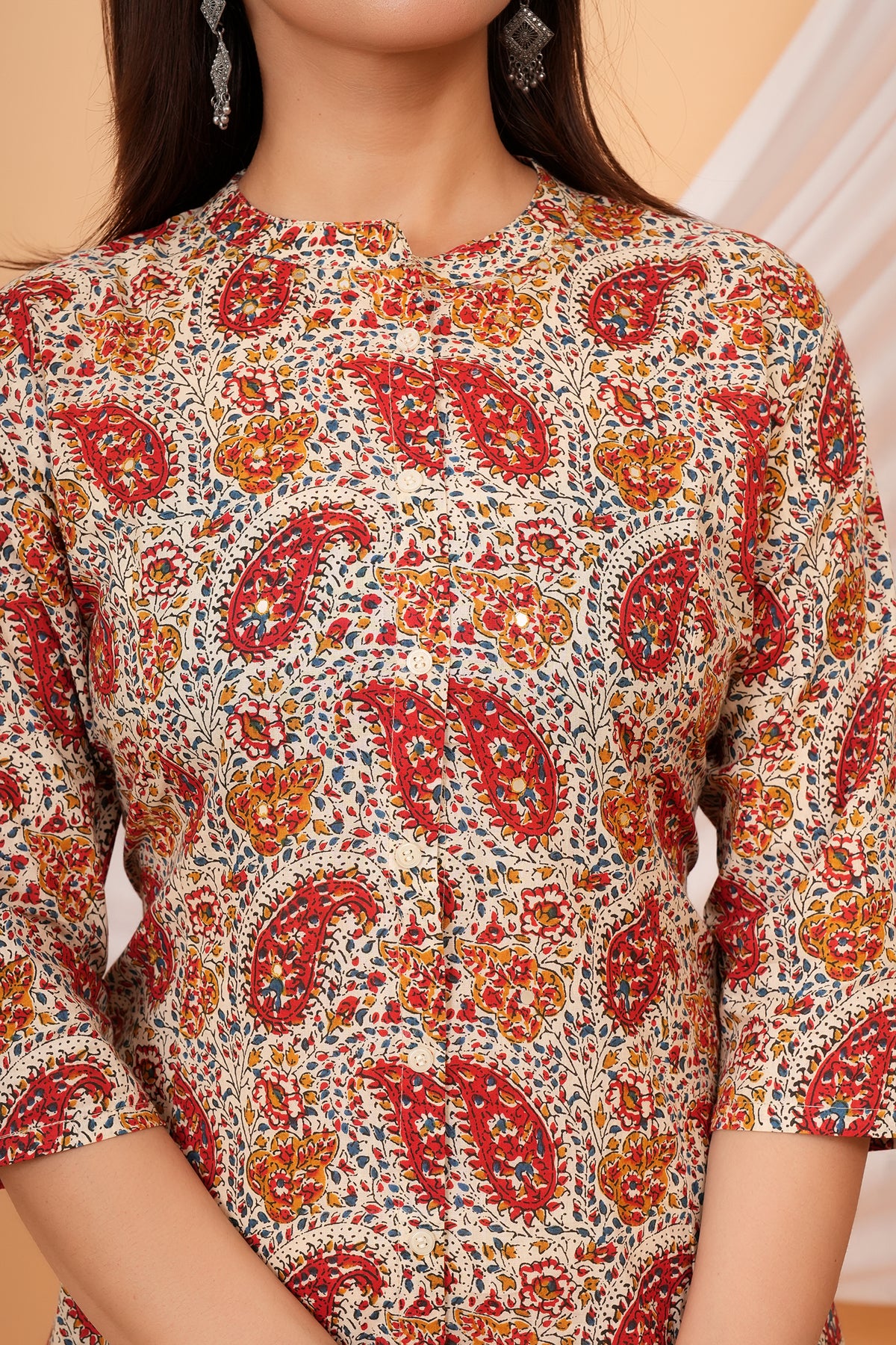 Traditional Floral Kalamkari Paisley Print White Base Kurta For Beta- White & Orange