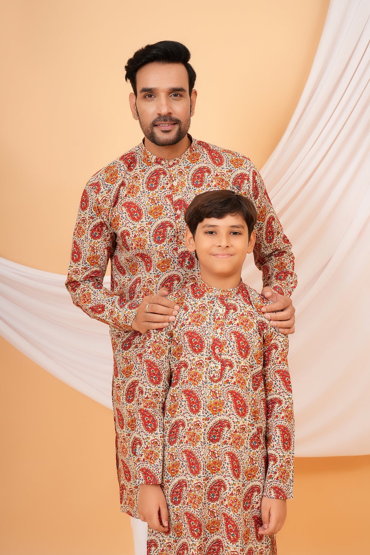 Traditional Floral Kalamkari Paisley Print White Base Kurta For Beta- White & Orange