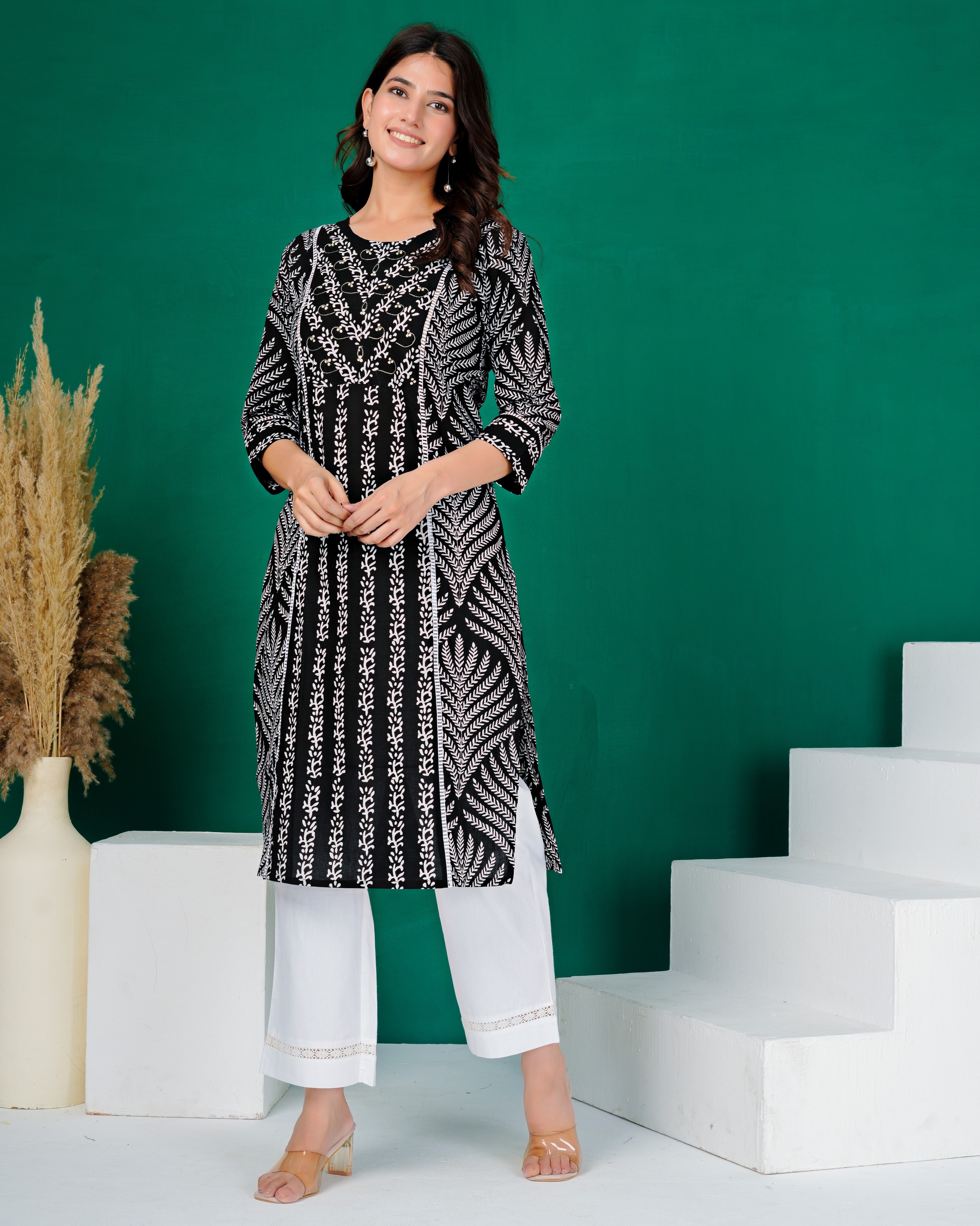 Black Embroidered Ladies Kurta With Floral Motifs