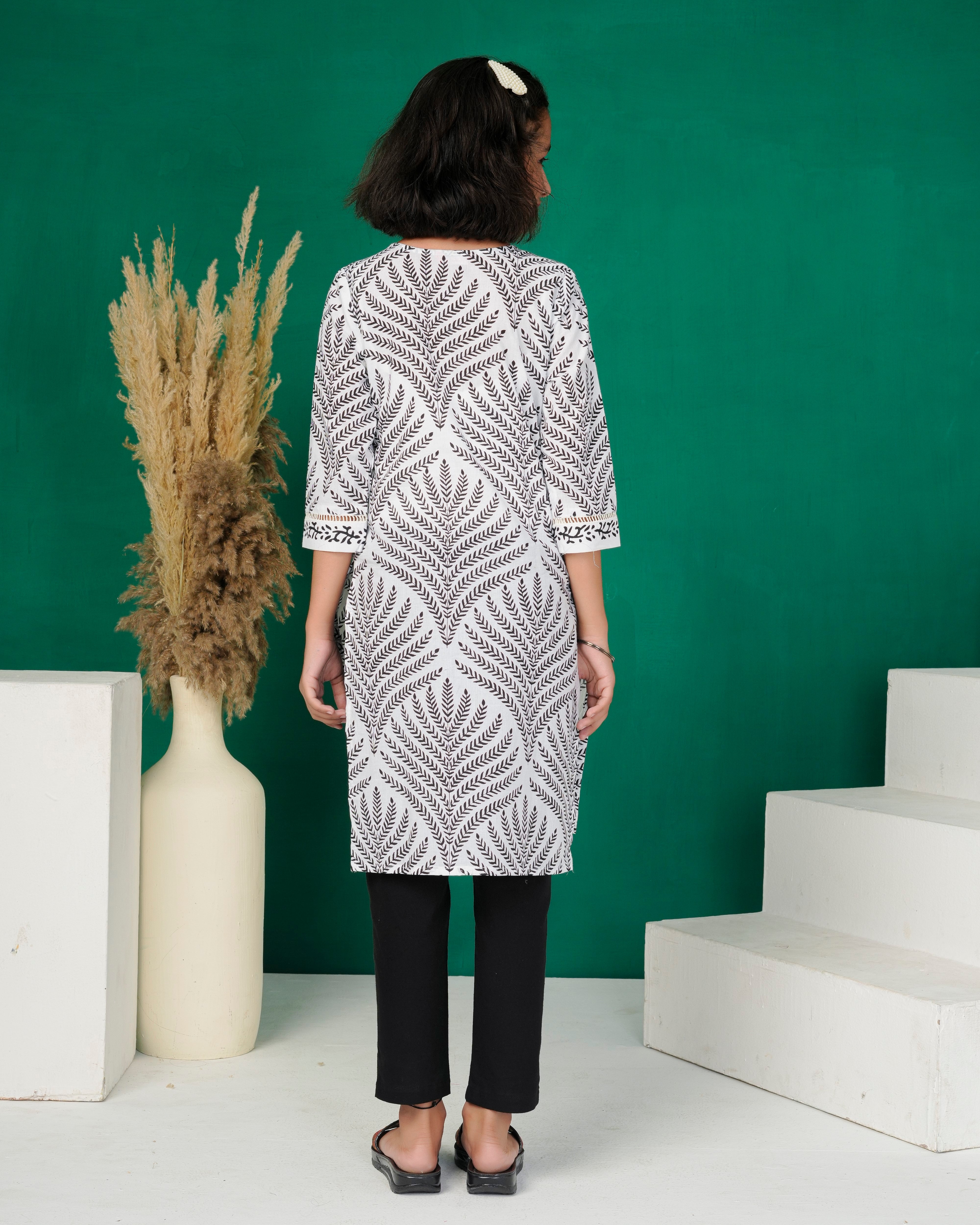 White Linear Print A-Line Cotton Kurti