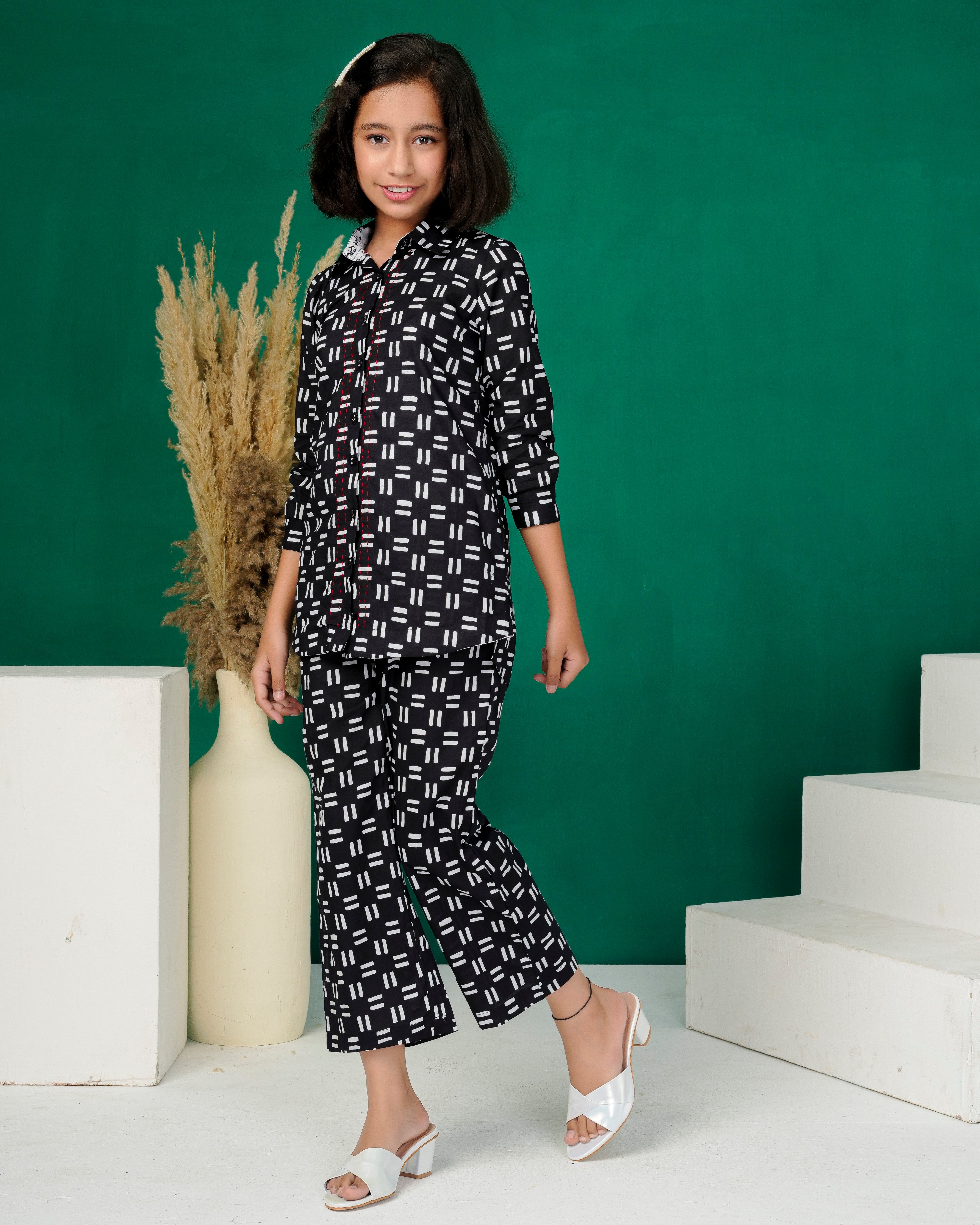 Black Cross-Weave Geometric Print Cotton Coords