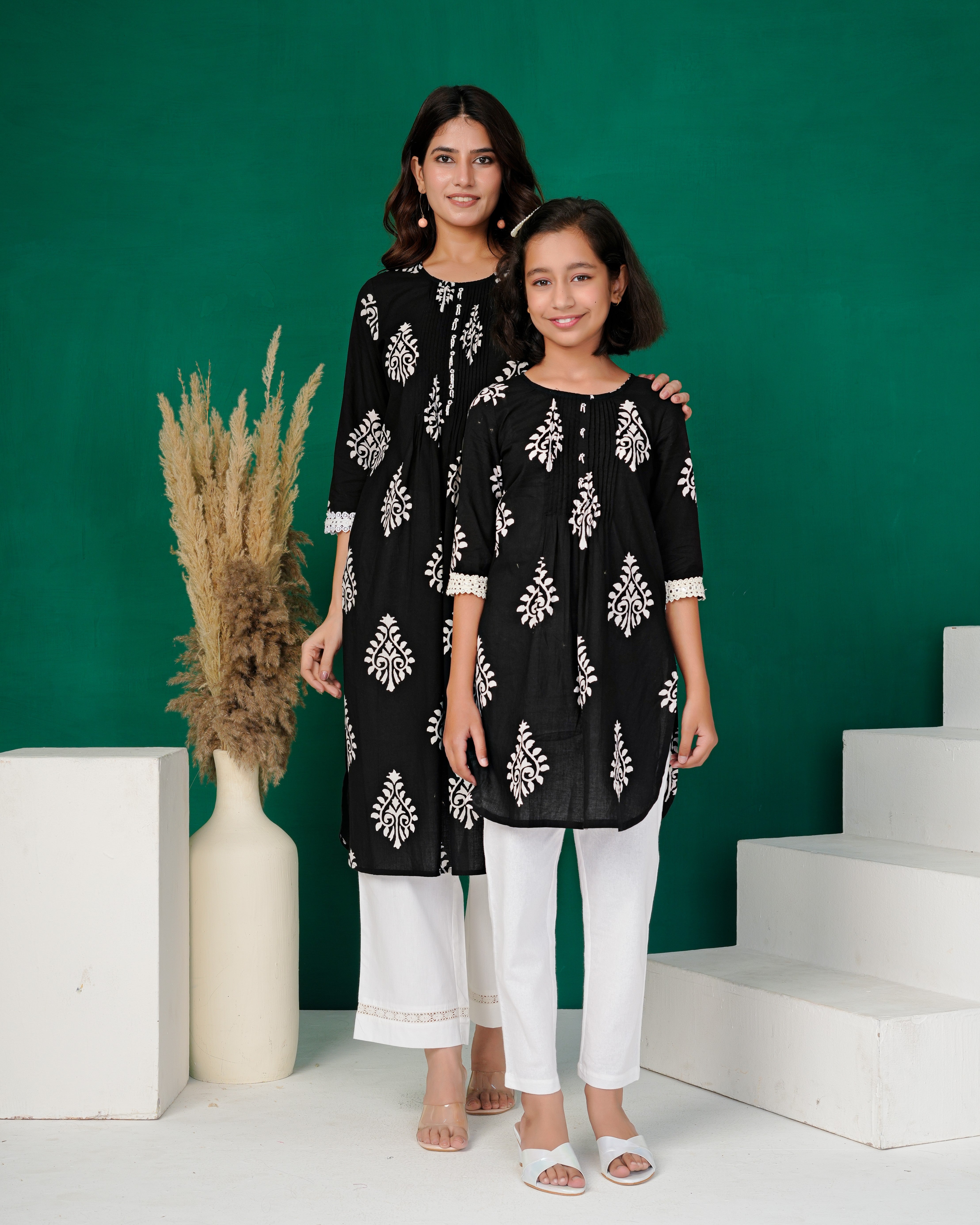 Black Embroidered Traditional Round Neck Kurta