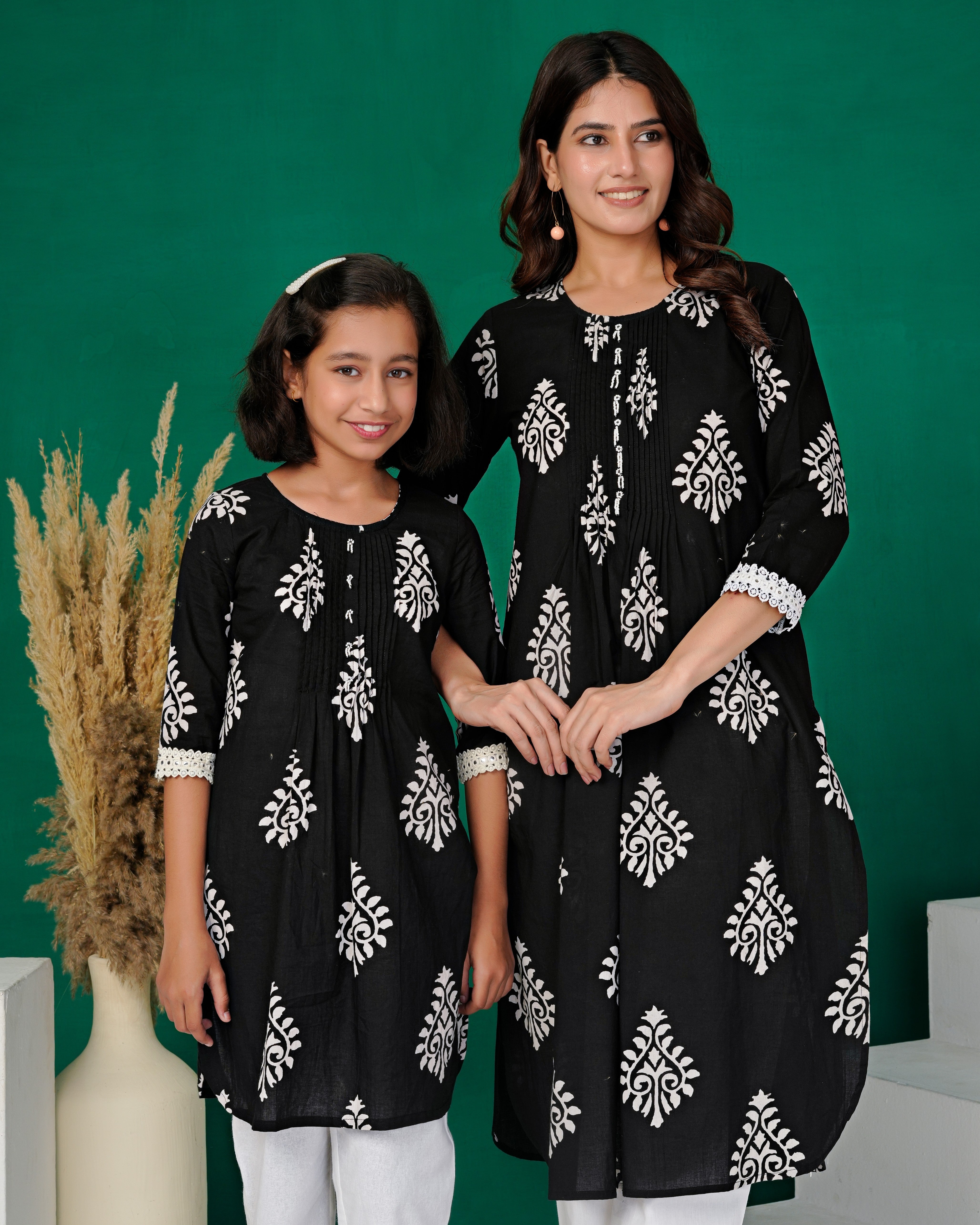 Black Embroidered Traditional Round Neck Kurta